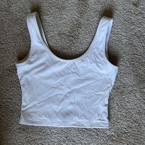 scoop neck brami (crop)